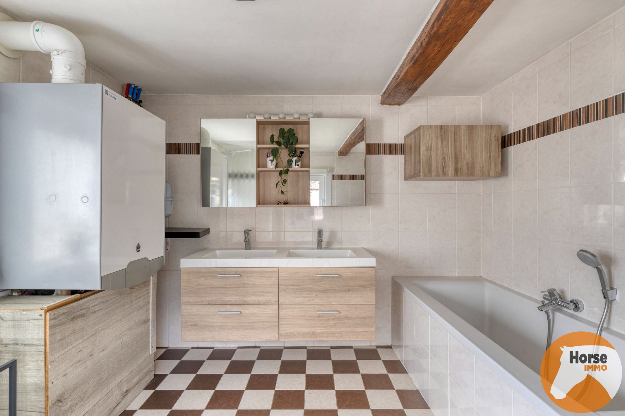 BURST - Instapklare woning met bijgebouw en ruime tuin/weide foto 12