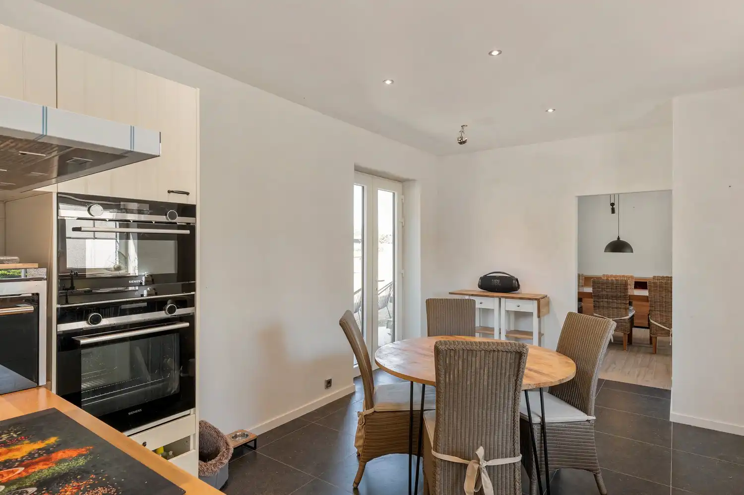 Grotendeels gerenoveerde gezinswoning op een ruim perceel van 1.084 m². foto 13