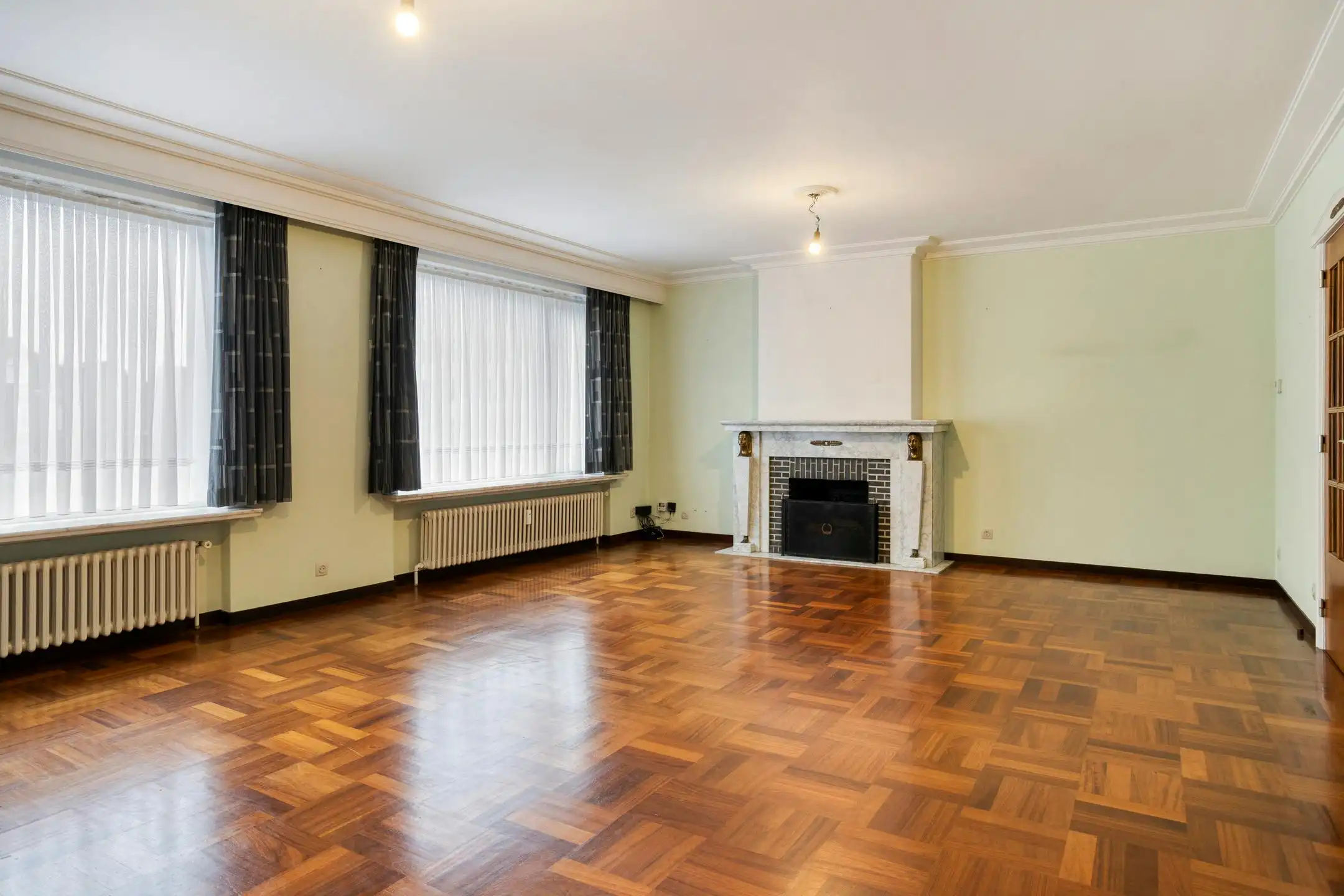 Uitzonderlijk ruim appartement te koop in hartje Kortrijk foto 2