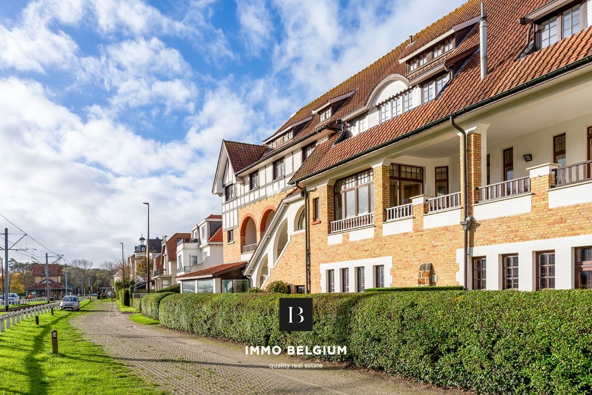 Appartement met ruim overdekt terras (19m²) en autostandplaats foto 1