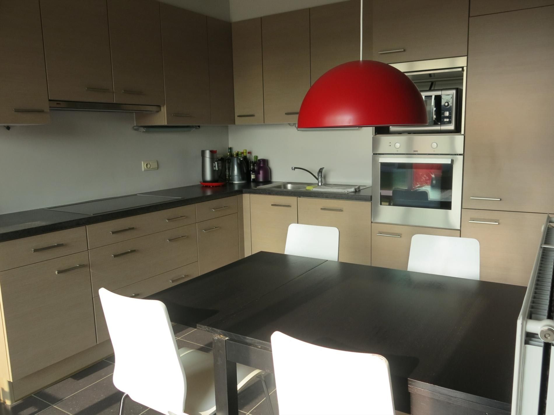 Uiterst verzorgde woning met zongerichte tuin en 3 slaapkamers foto 5
