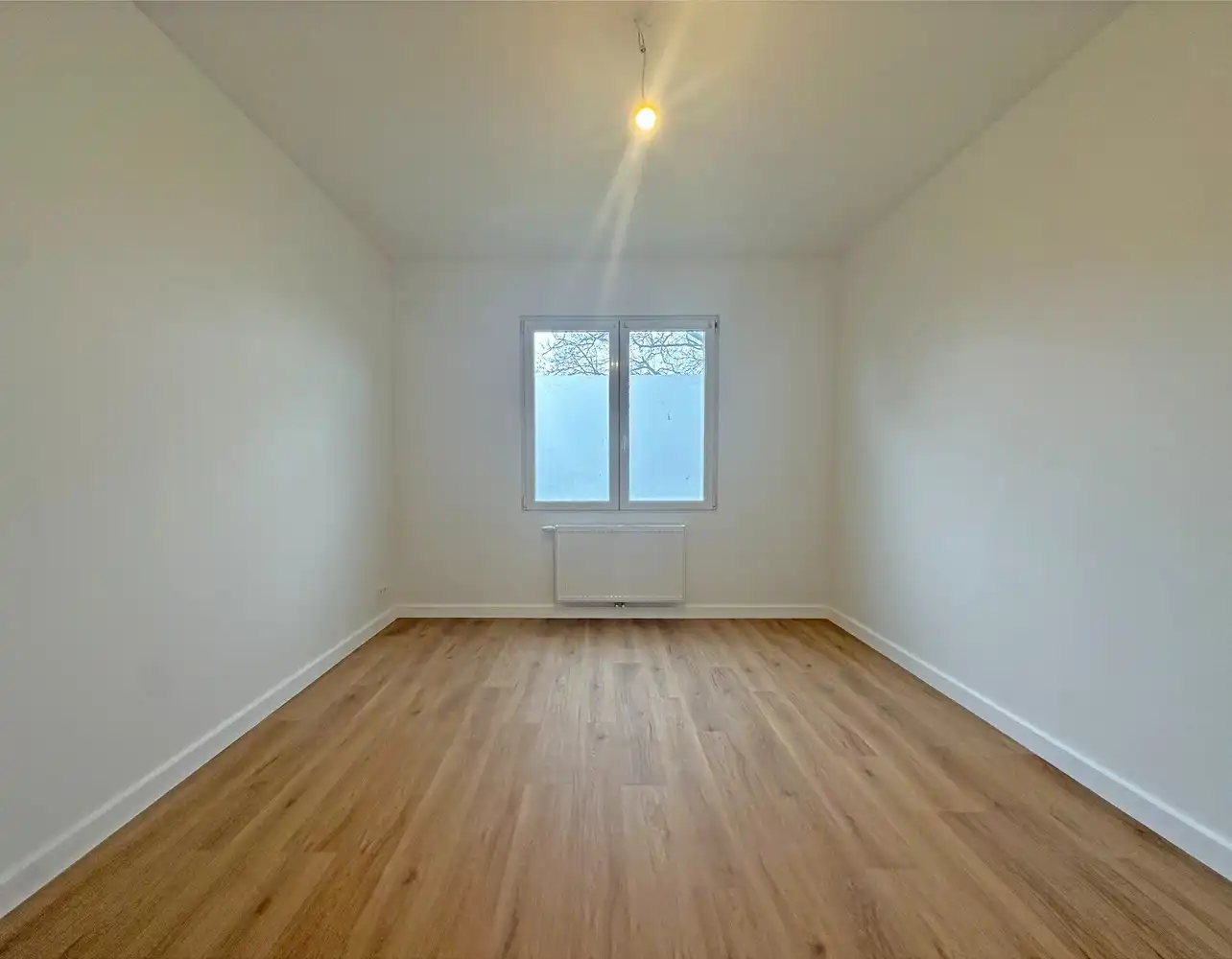 Volledig gerenoveerd appartement met twee slaapkamers op de grens van Borgerhout en Berchem! foto 6