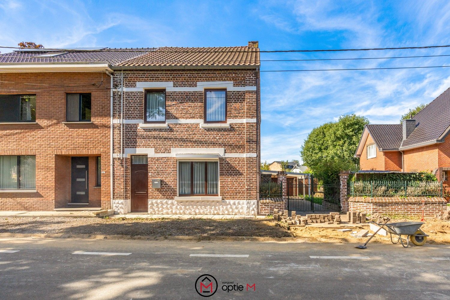 Ruime woning met garage en zonnepanelen foto 2