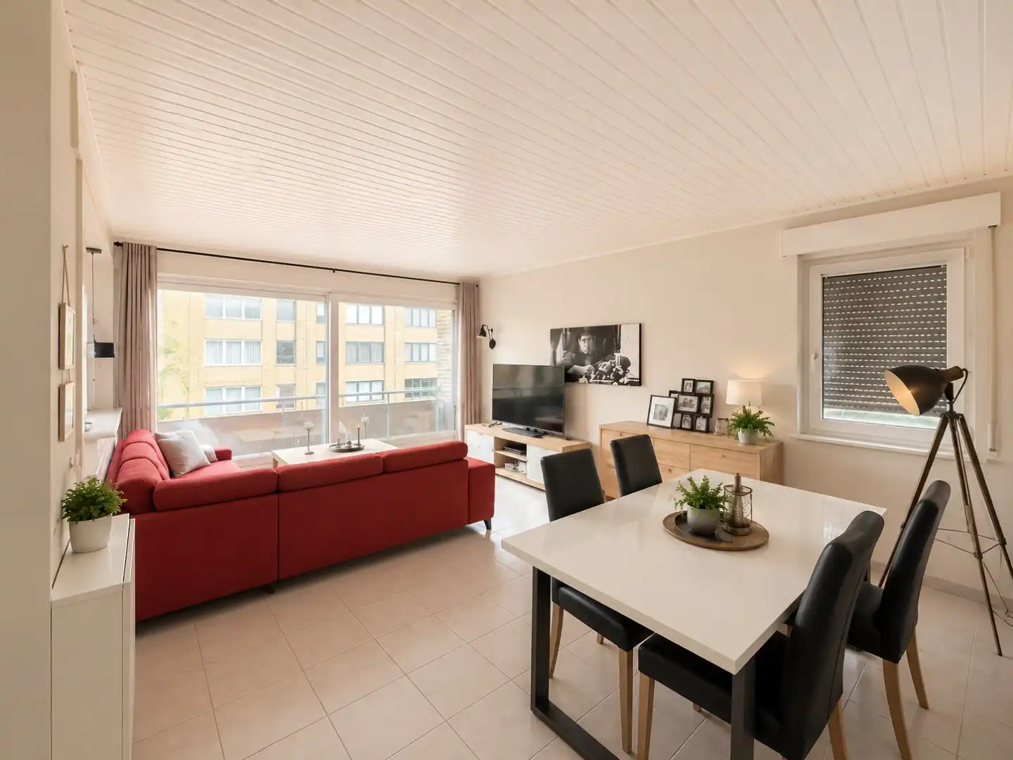 Ruim appartement met 2 slaapkamers en inpandige parking foto 2