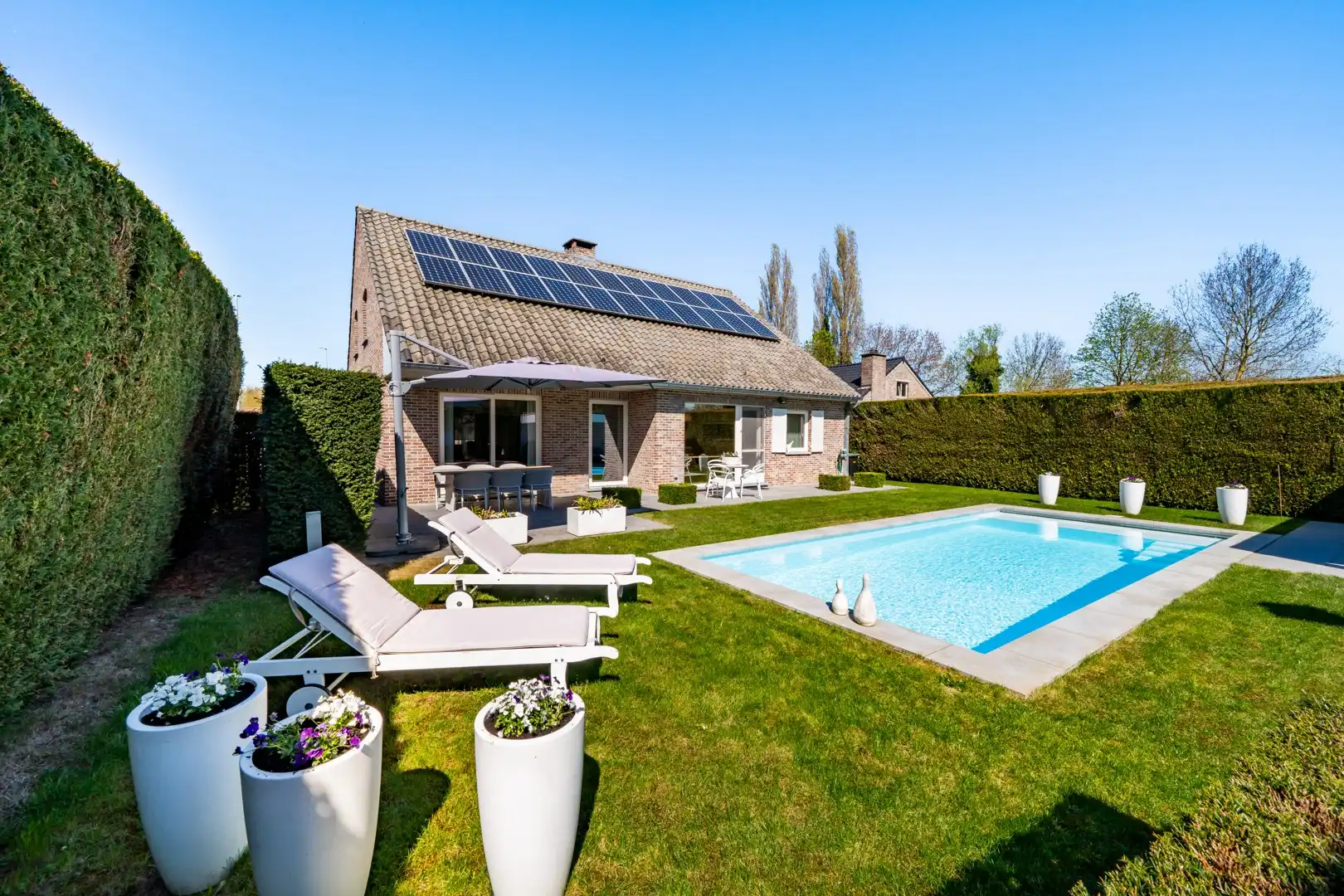 Charmante woning met 4 slaapkamers en verzorgde tuin met zwembad foto 17