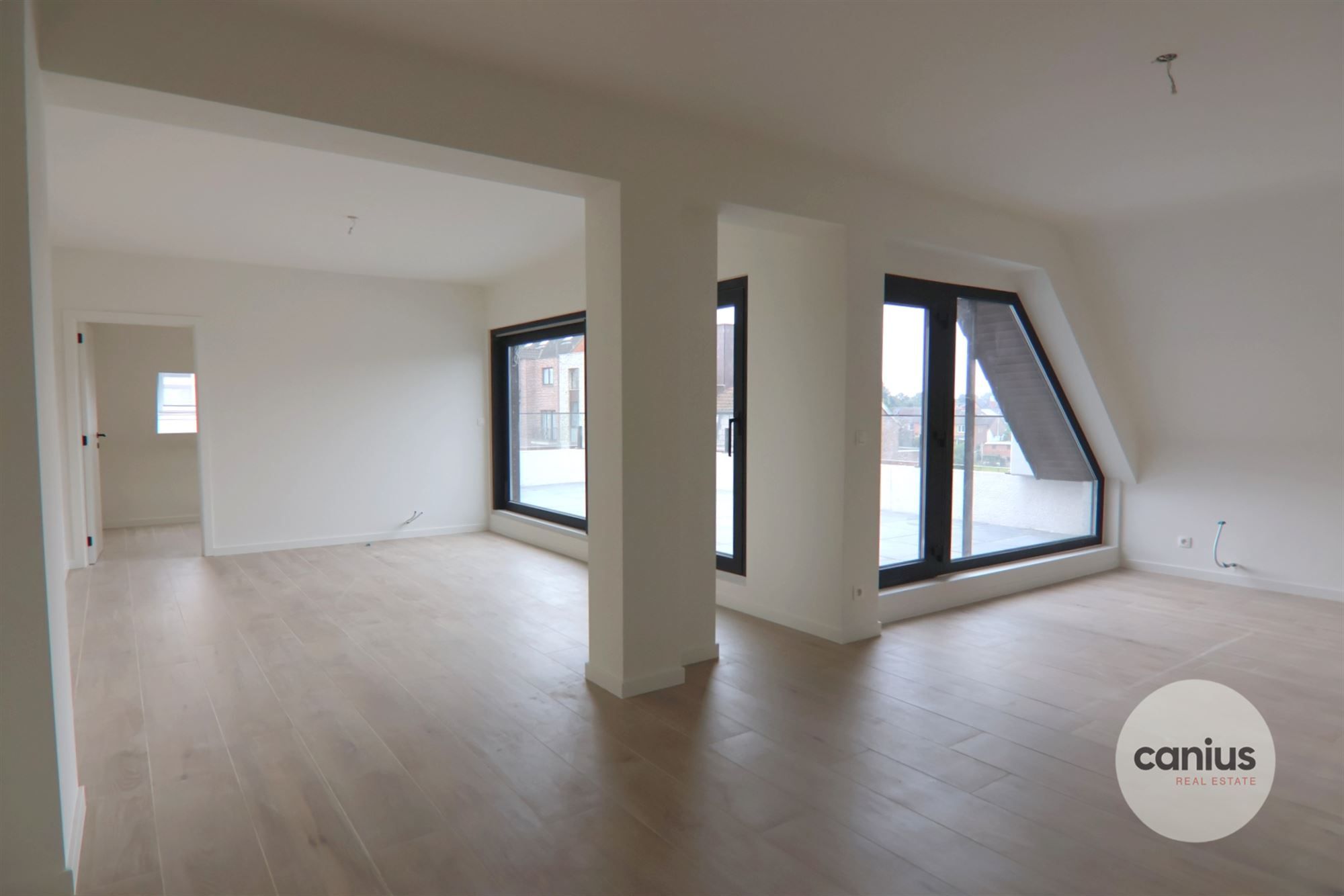 RUIM APPARTEMENT MET TWEE SLPK EN TERRAS VAN 25 M² foto 4