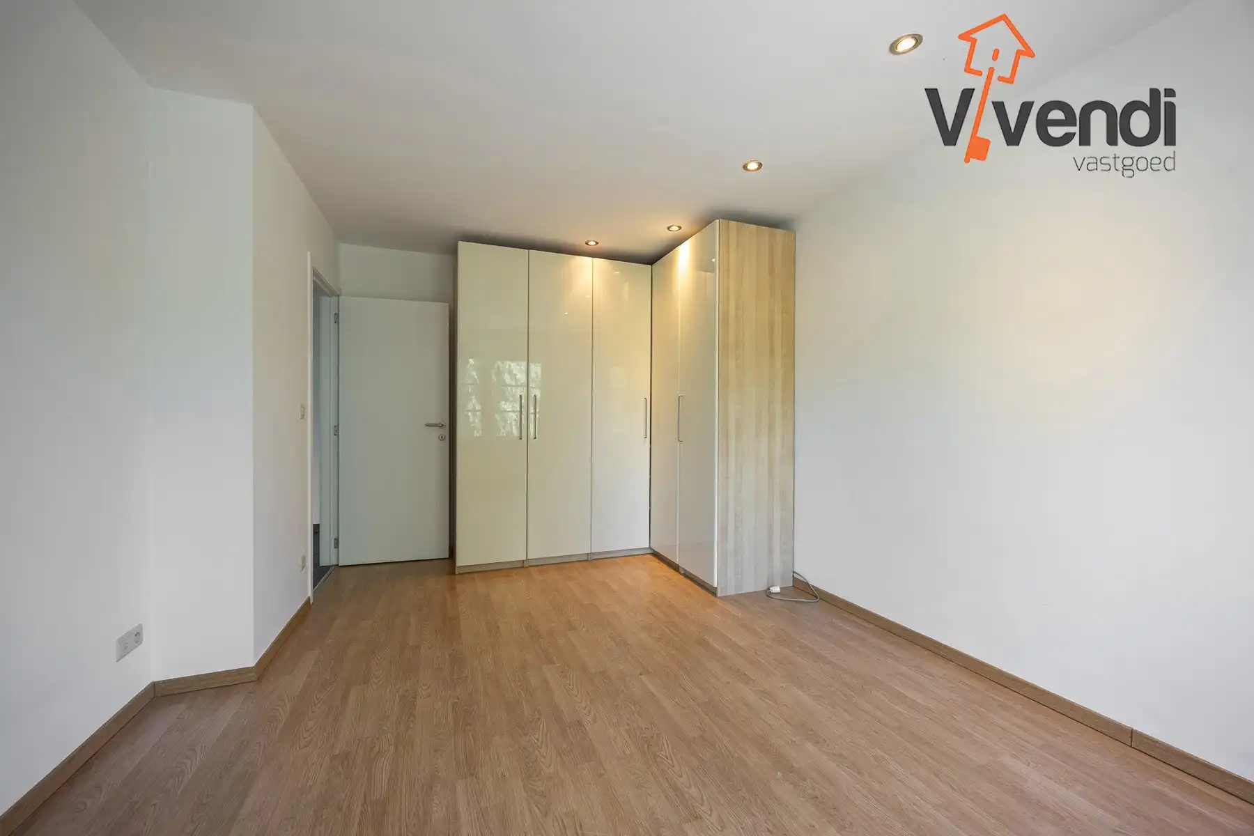 Ruime en lichtrijke duplex met 3 slpk inclusief 1 garagebox! foto 14