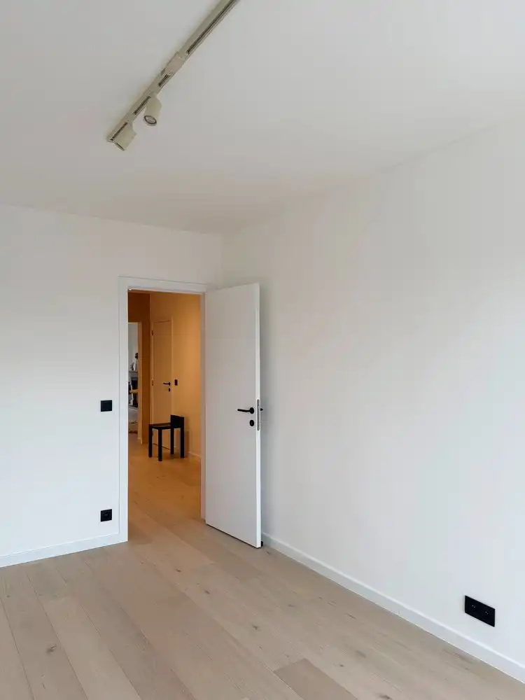 Bijzonder aantrekkelijk gerenoveerd appartement langs de Coupure met hoogwaardig gerenoveerd interieur en twee terrassen foto 12