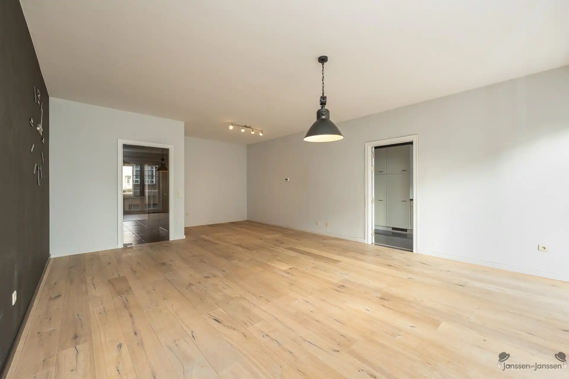 Ruim en licht appartement in centrum van Schoten foto 6