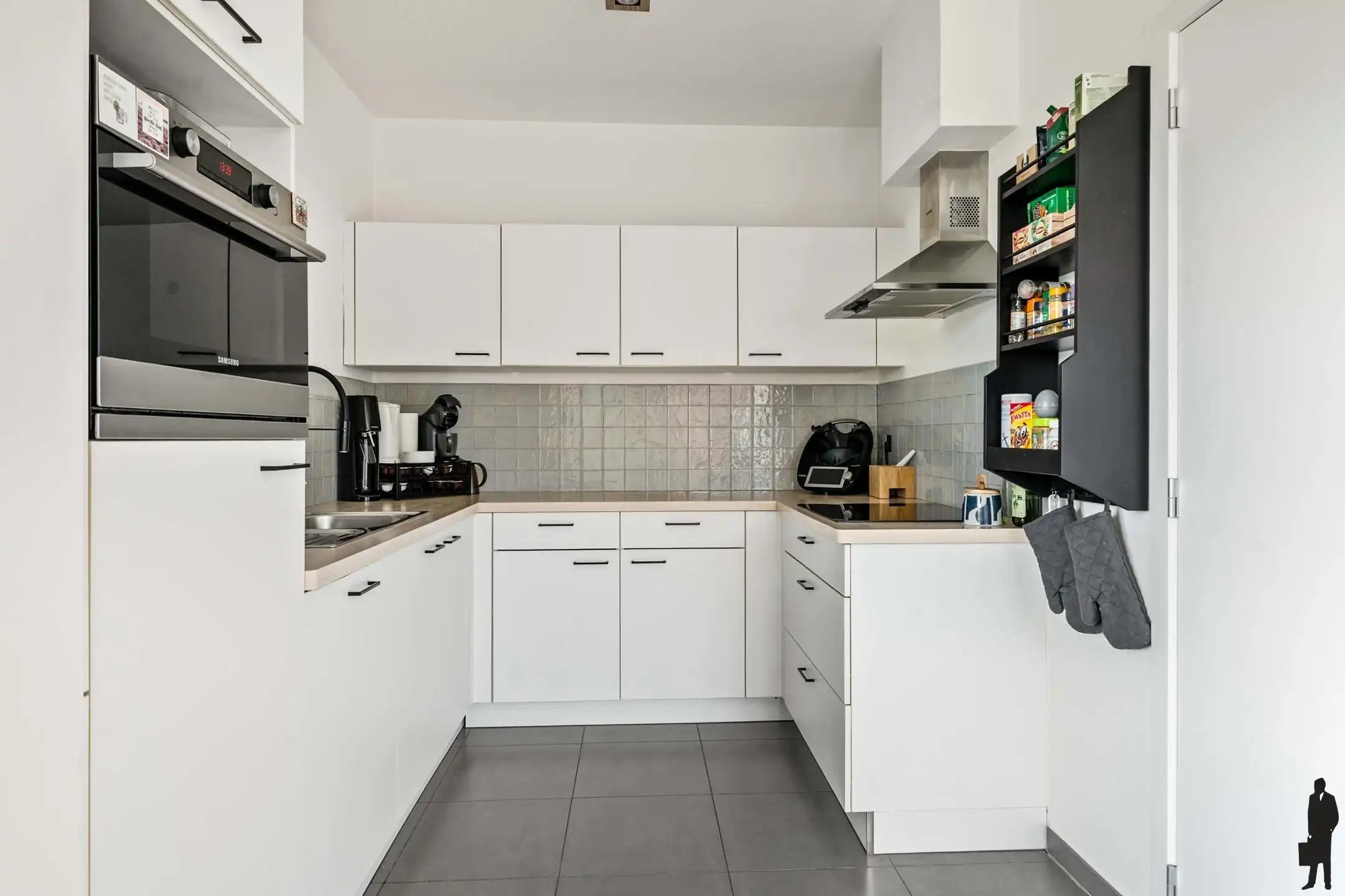 Instapklaar appartement met 2 slpks, terras en staanplaats foto 7
