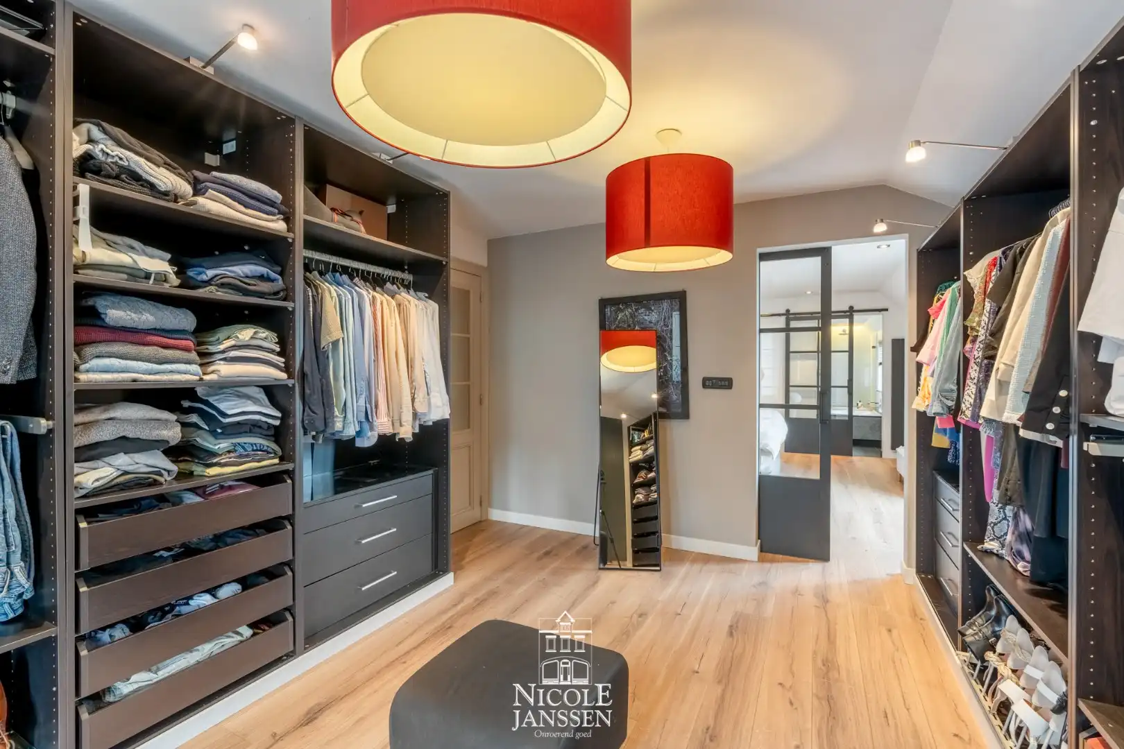 Luxueus afgewerkt landhuis met vier slaapkamers en gezellige tuin  foto 17