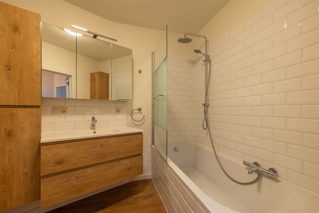 Gerenoveerd tweeslaapkamerappartement foto 17