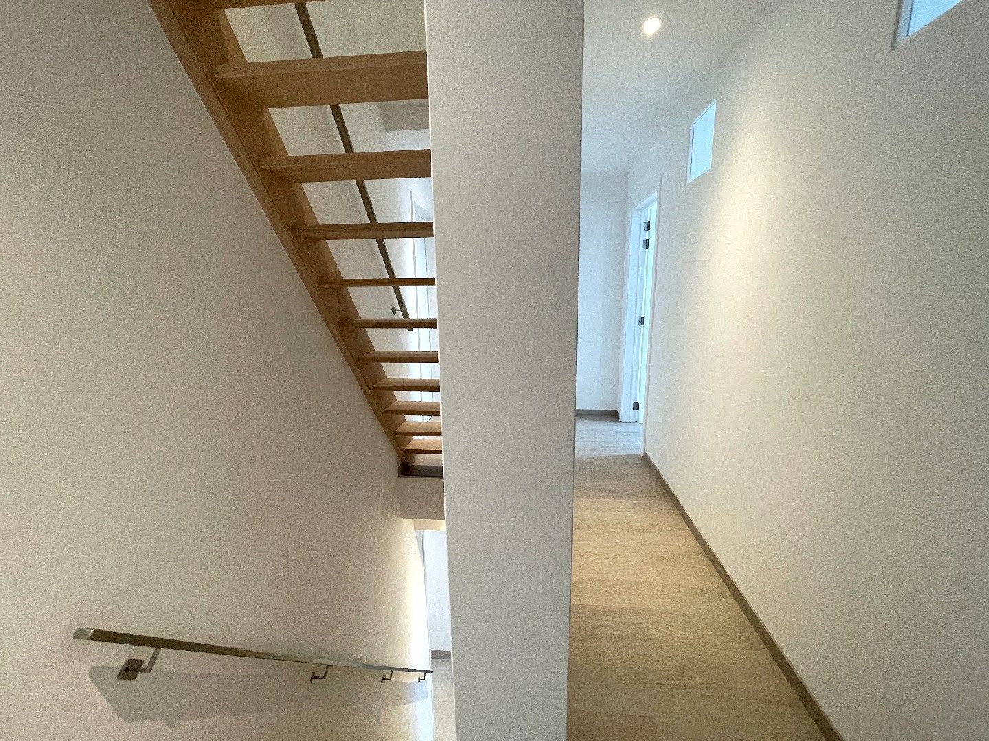 Prachtige, gerenoveerde woning met 3 slaapkamers en grote tuin! foto 11