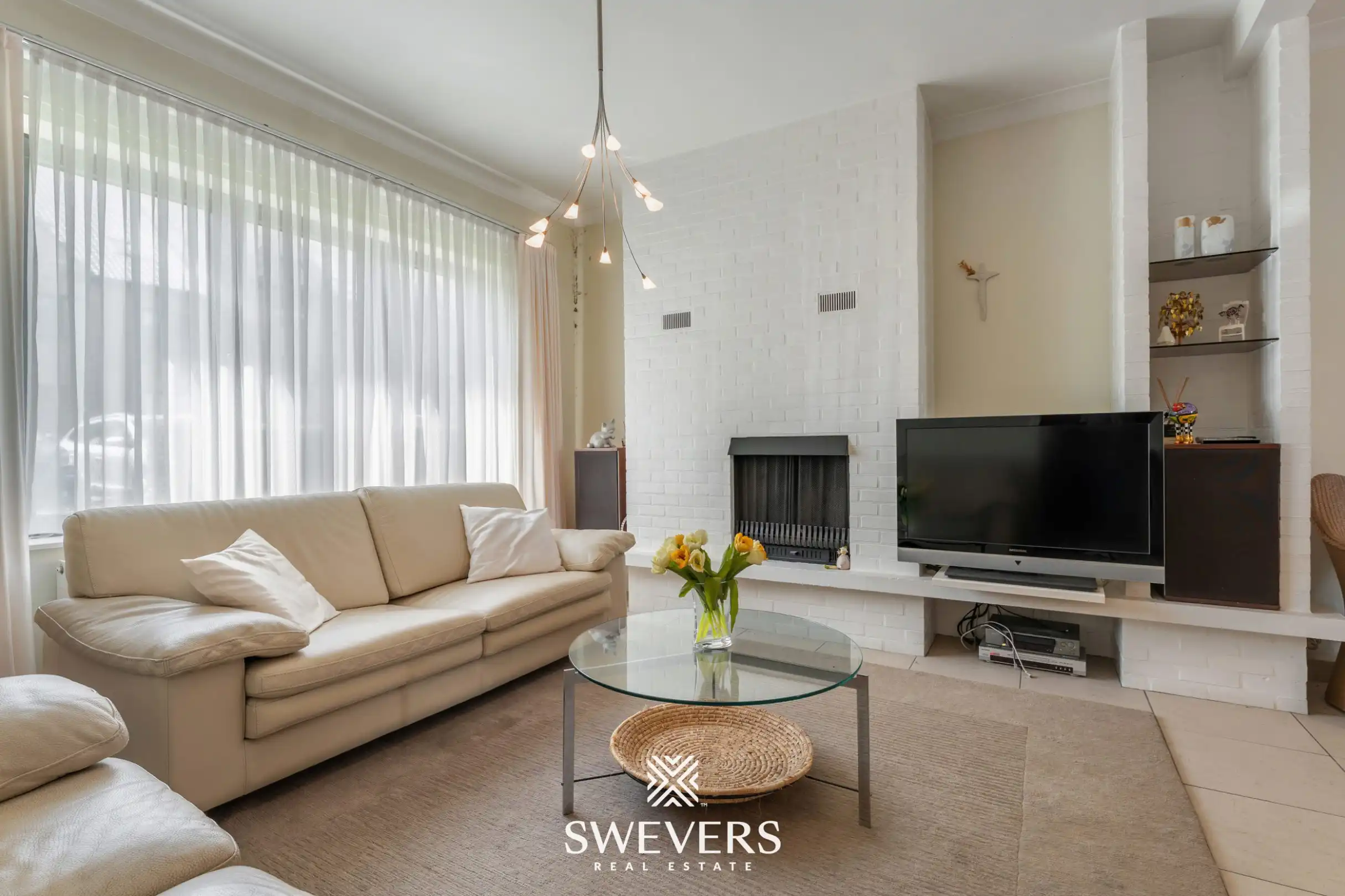 Statige woning met veel potentieel in het centrum van Diepenbeek foto 2