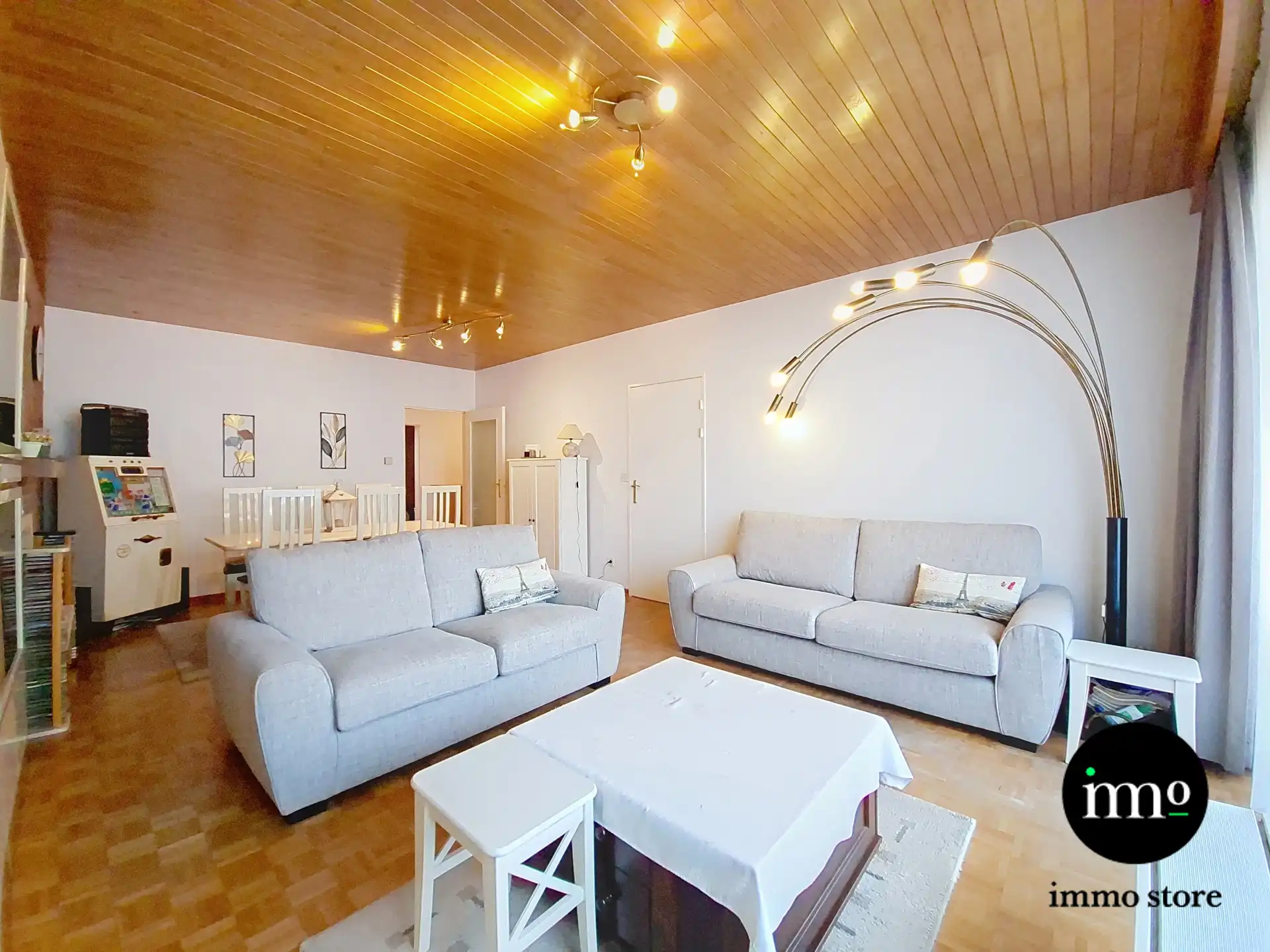 2-slaapkamerappartement met 2 terrassen en 2 parkings foto {{pictureIndex}}