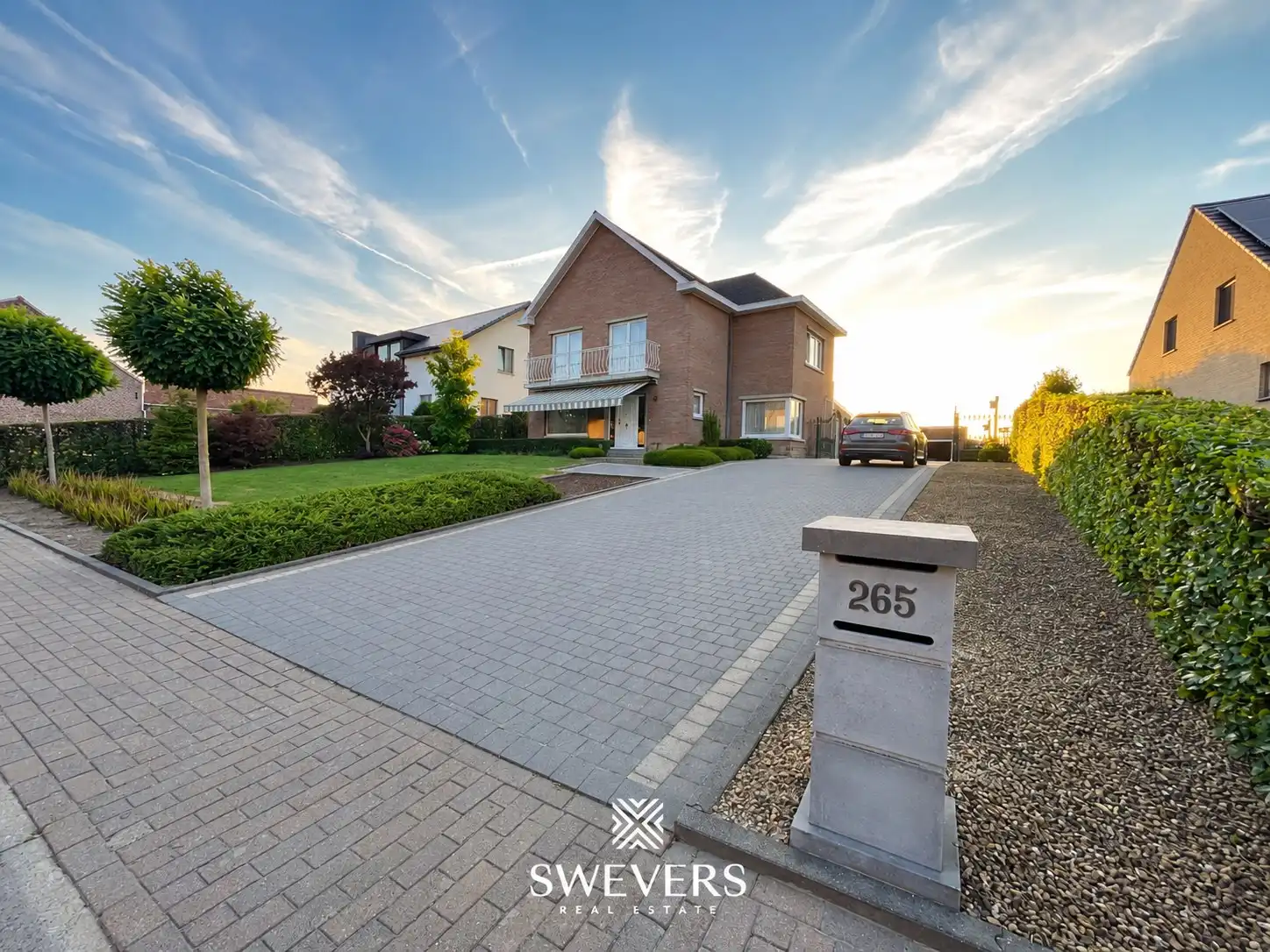 Royale kangoeroewoning met zwembad en dubbele garage foto {{pictureIndex}}
