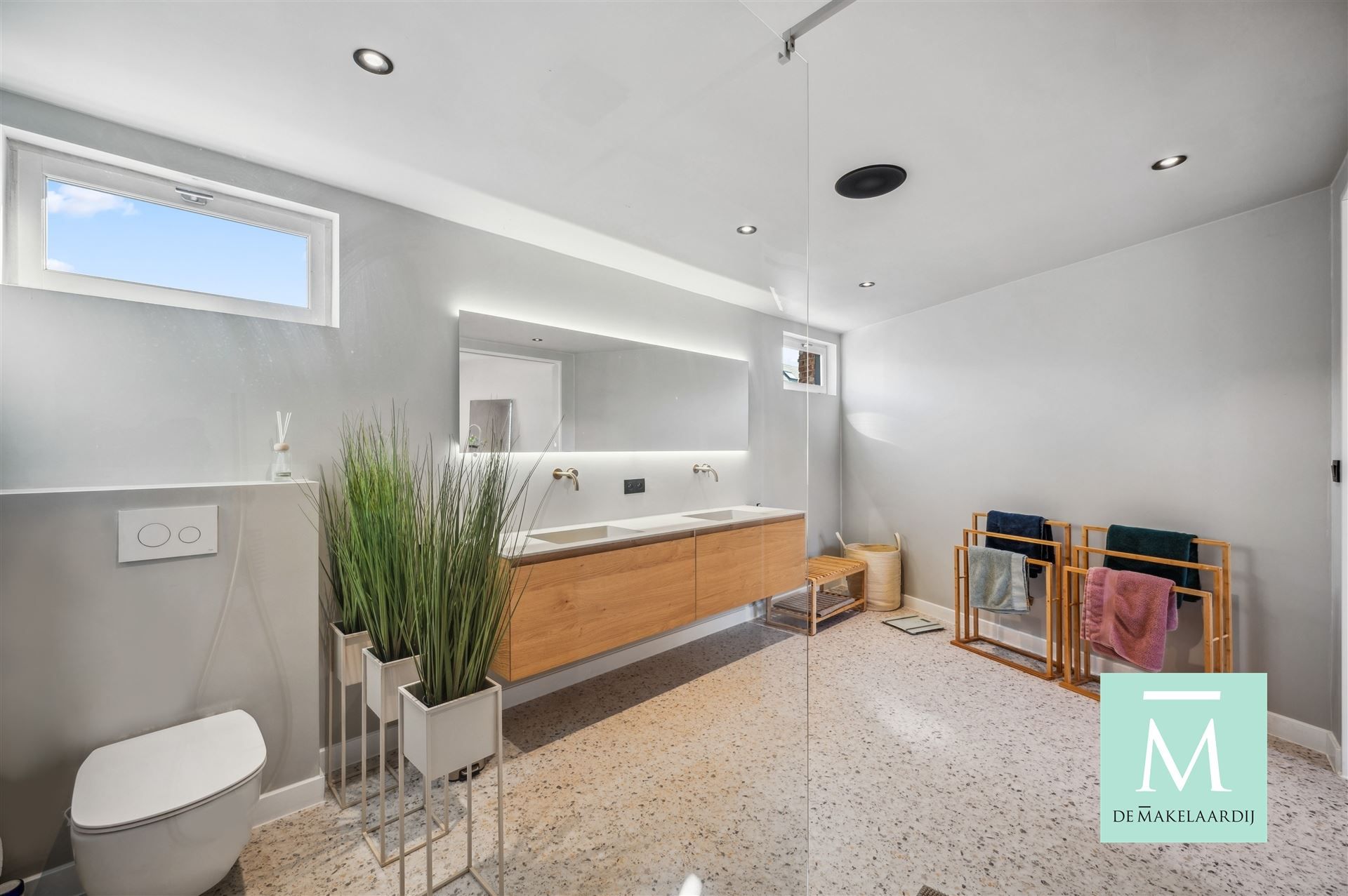 Zeer ruime en charmante woning met fijne tuin en ruime garage foto 26