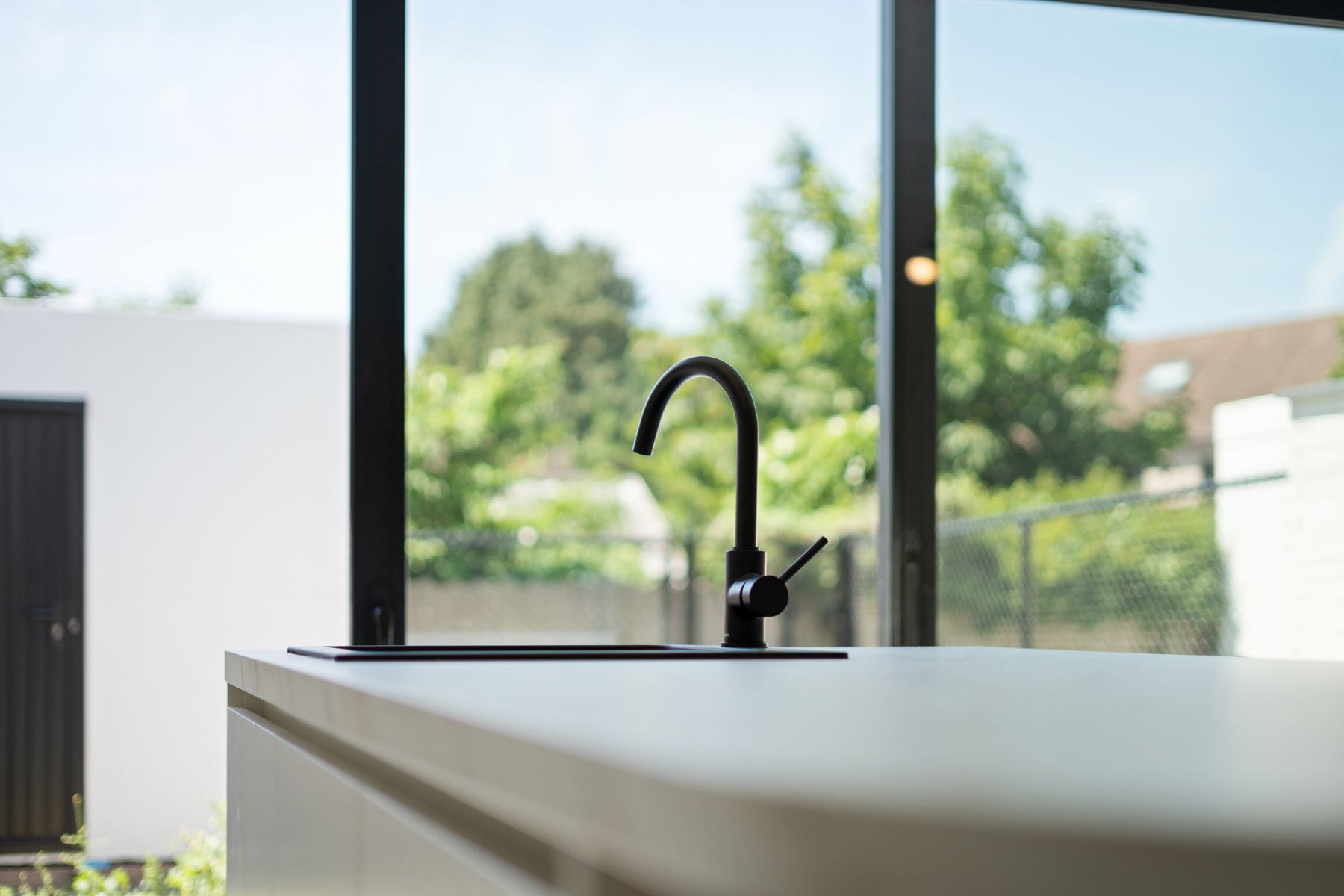 Tijdloze, halfopen nieuwbouwwoning foto 4