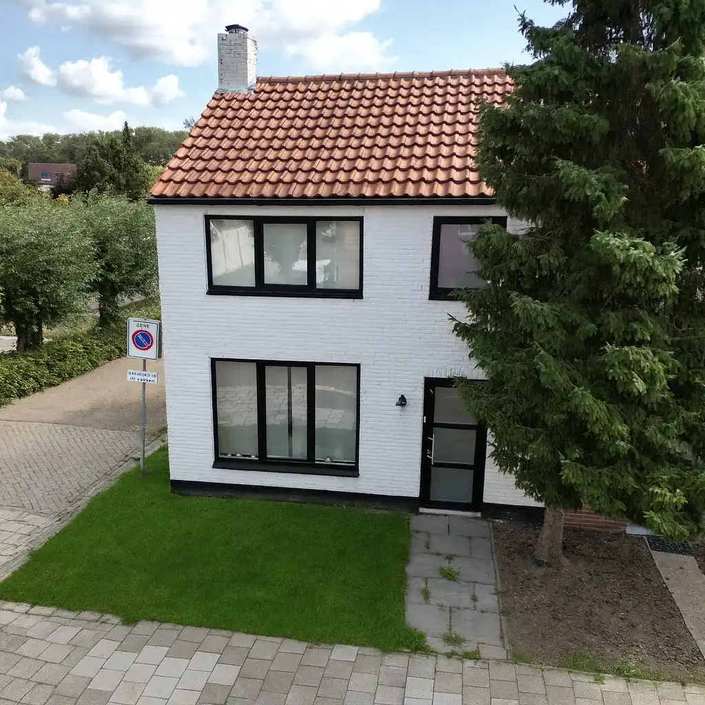 Ruime hoekwoning nabij centrum foto 4