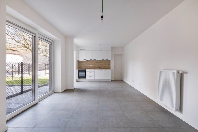 Volledig gerenoveerd, gelijkvloers appartement  met tuin en parkeerplaats TE KOOP in Beveren-Leie! foto 5