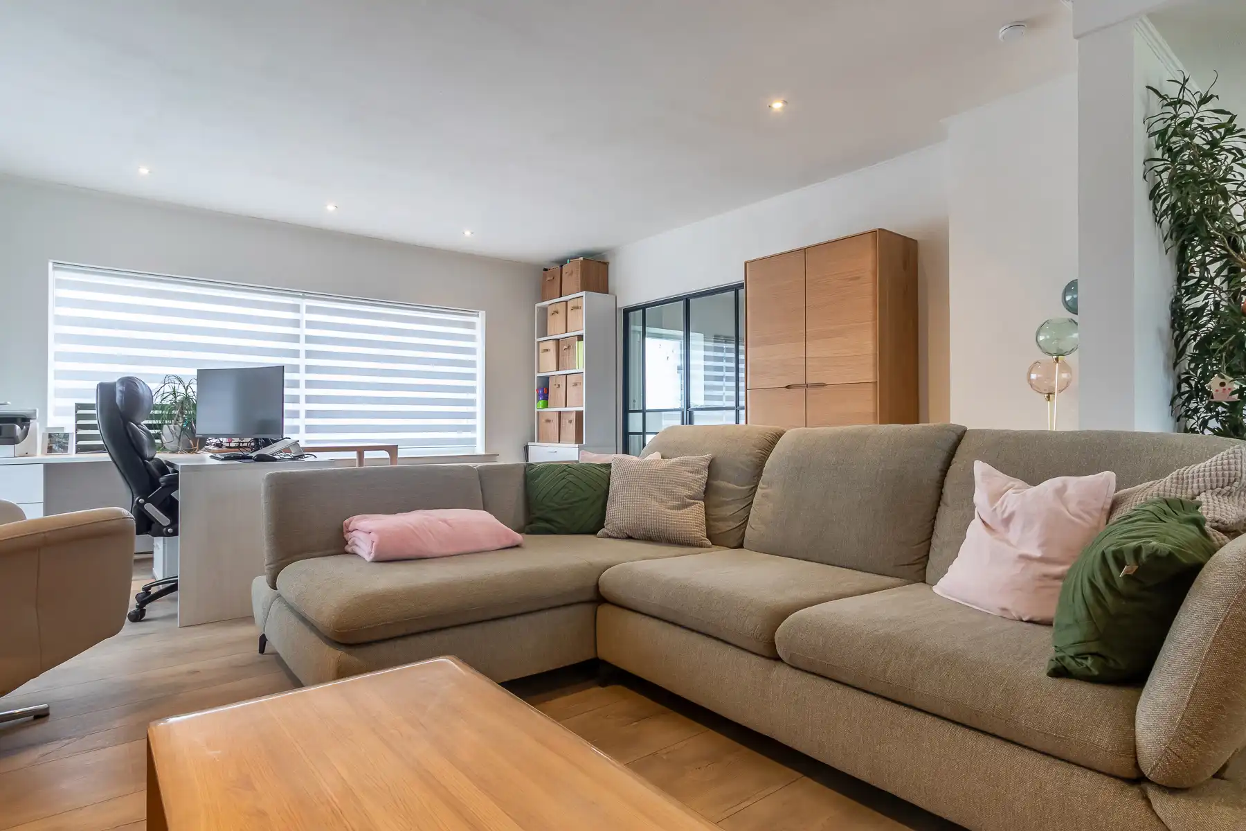 Ruime, gerenoveerde gezinswoning met 3 slaap- en 2 badkamers foto 6