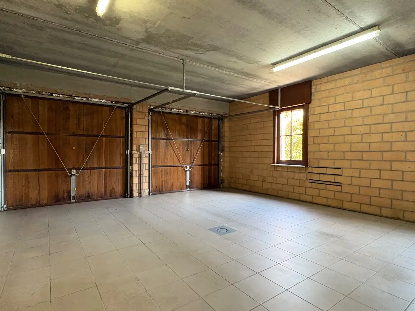 Alleenstaande woning met 3 slaapkamers en dubbele garage te huur in Oostrozebeke foto 19