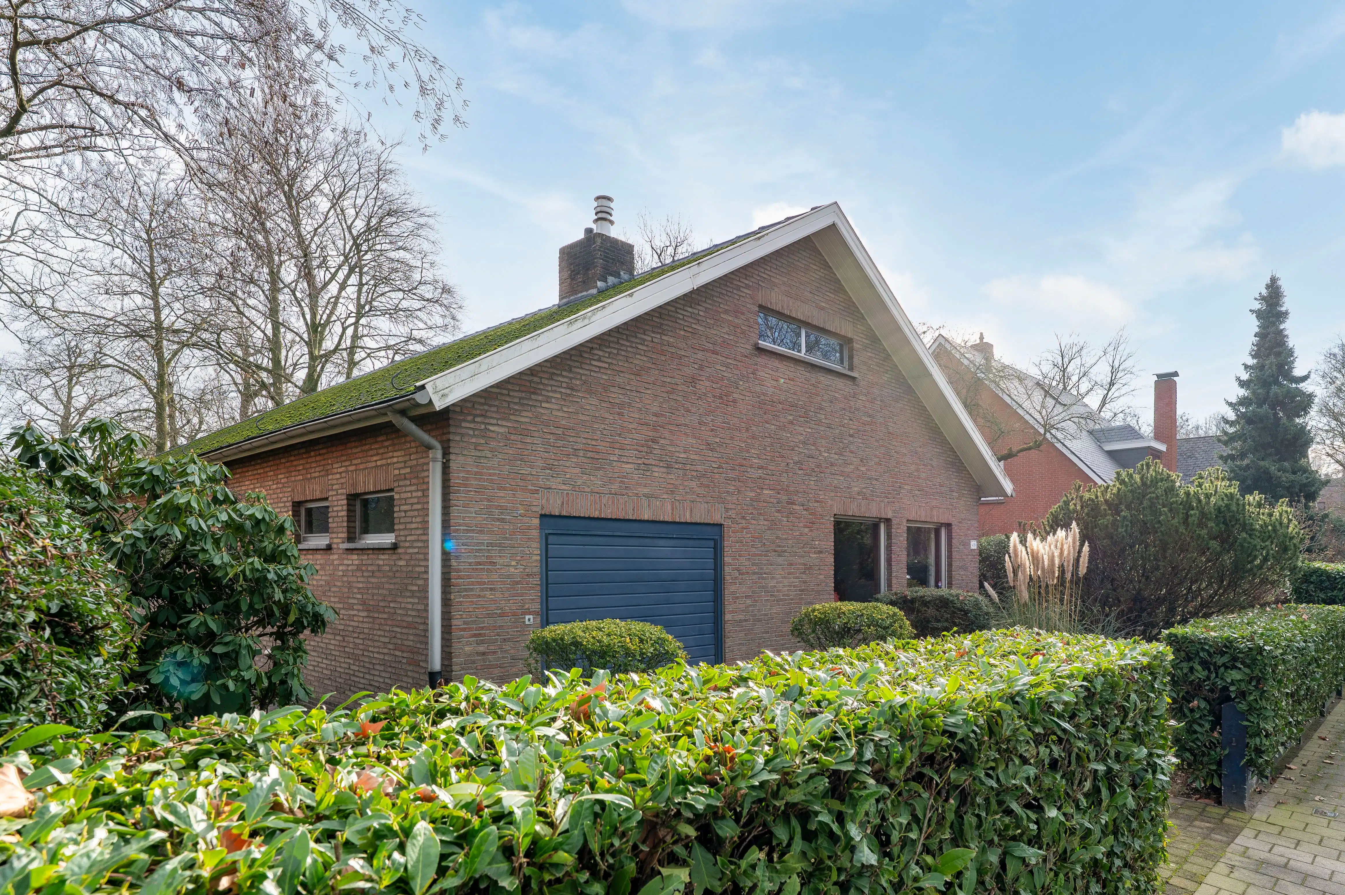 Te renoveren laagbouwvilla in een gegeerde wijk in Ekeren! foto 24