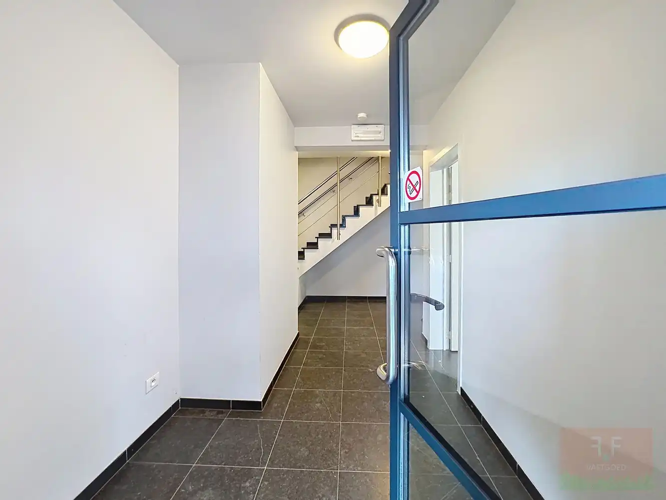 Lichtrijk, instapklaar appartement met privé-garage in het pittoreske Bavegem foto 13