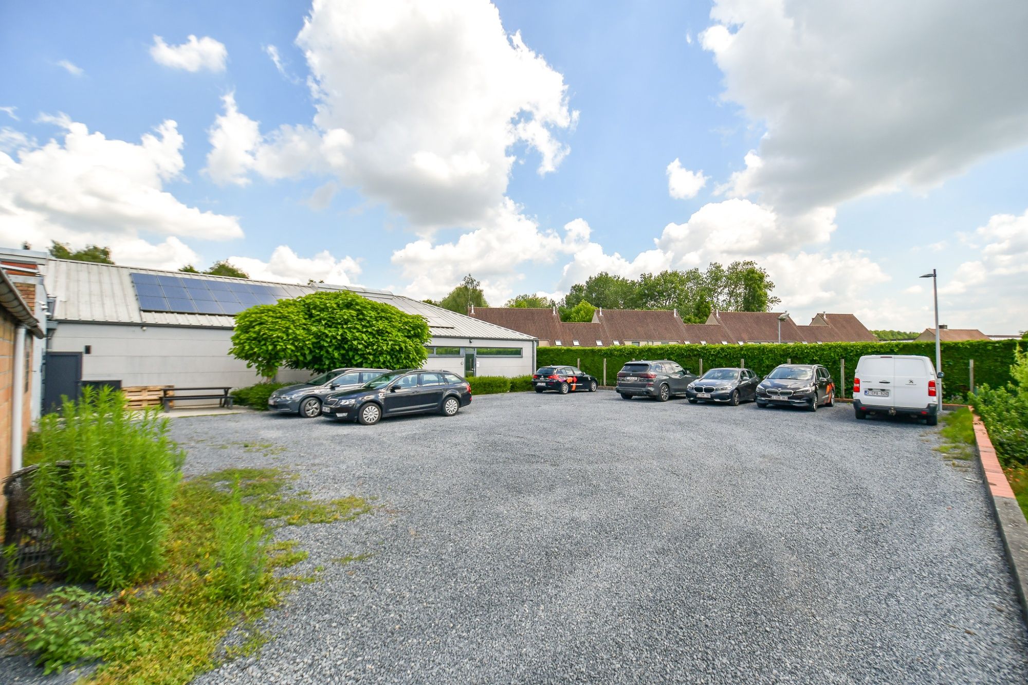 BEDRIJFSGEBOUW met PRIVE PARKING (min.15 wagens) - 11 KANTOORRUIMTES - BRUIKBARE OPP 685m² foto 3