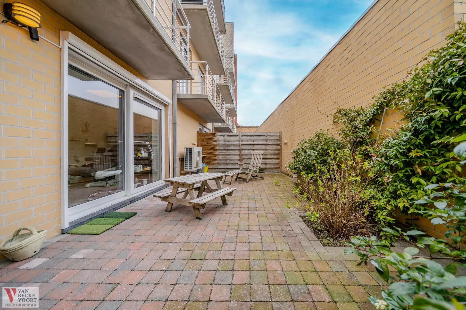 Handelsgelijkvloers 110m² Bredene foto 7