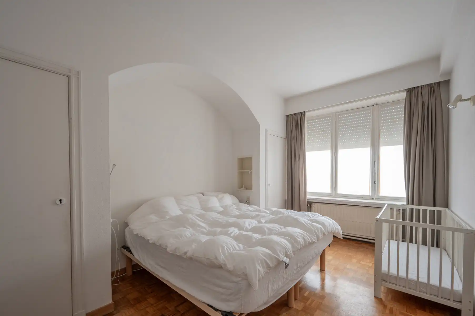 Mooi ongemeubeld appartement met frontaal zeezicht  foto 7