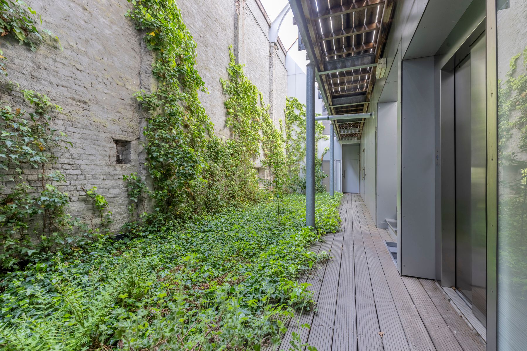 Appartement met 2 slpks, binnenstaanplaats en groot terras! foto 14