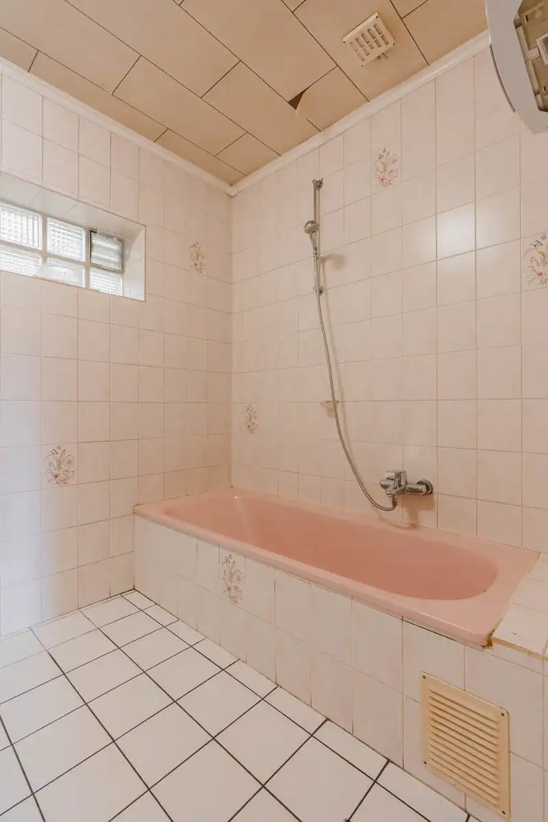 Gezellige, te renoveren woning met leuke tuin op toplocatie  foto 14