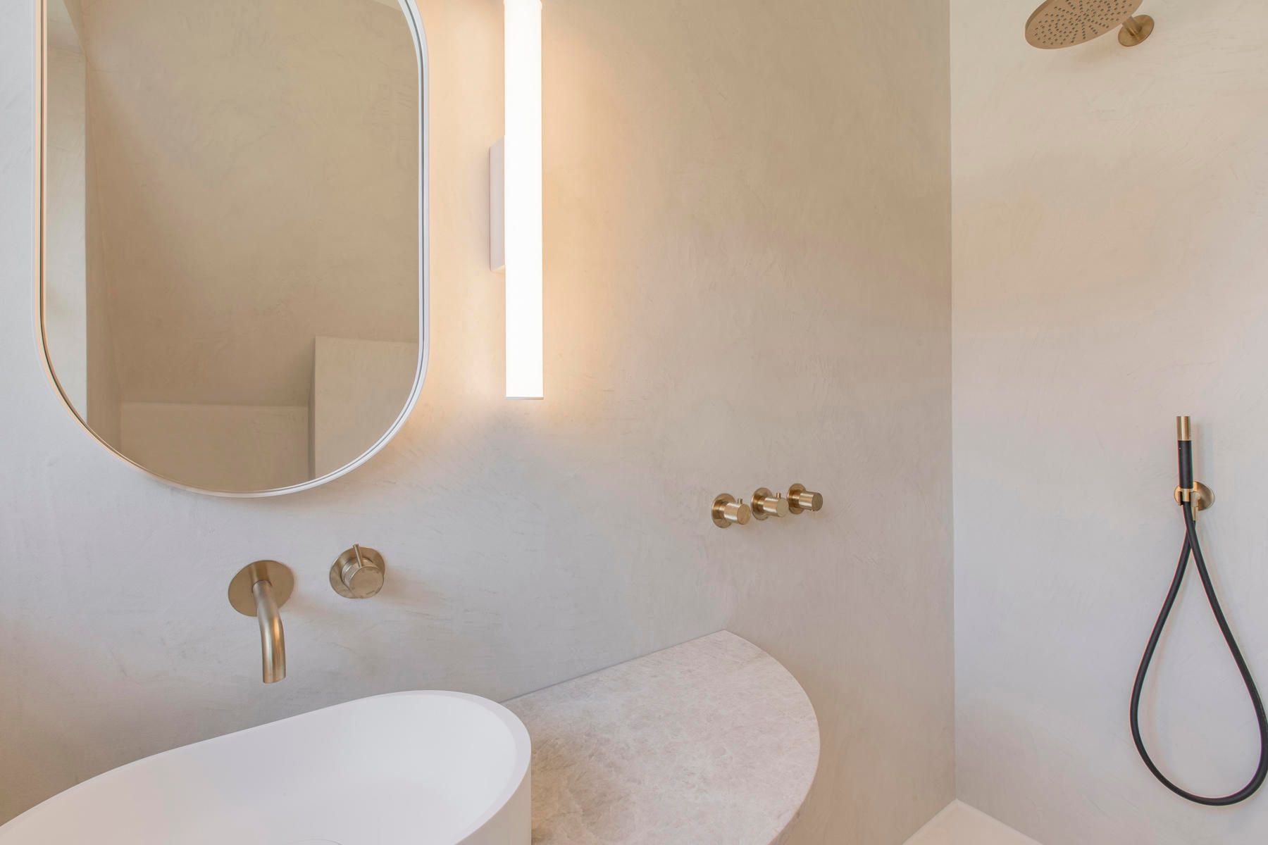 Volledig gerenoveerde penthouse in villa-residentie foto 15