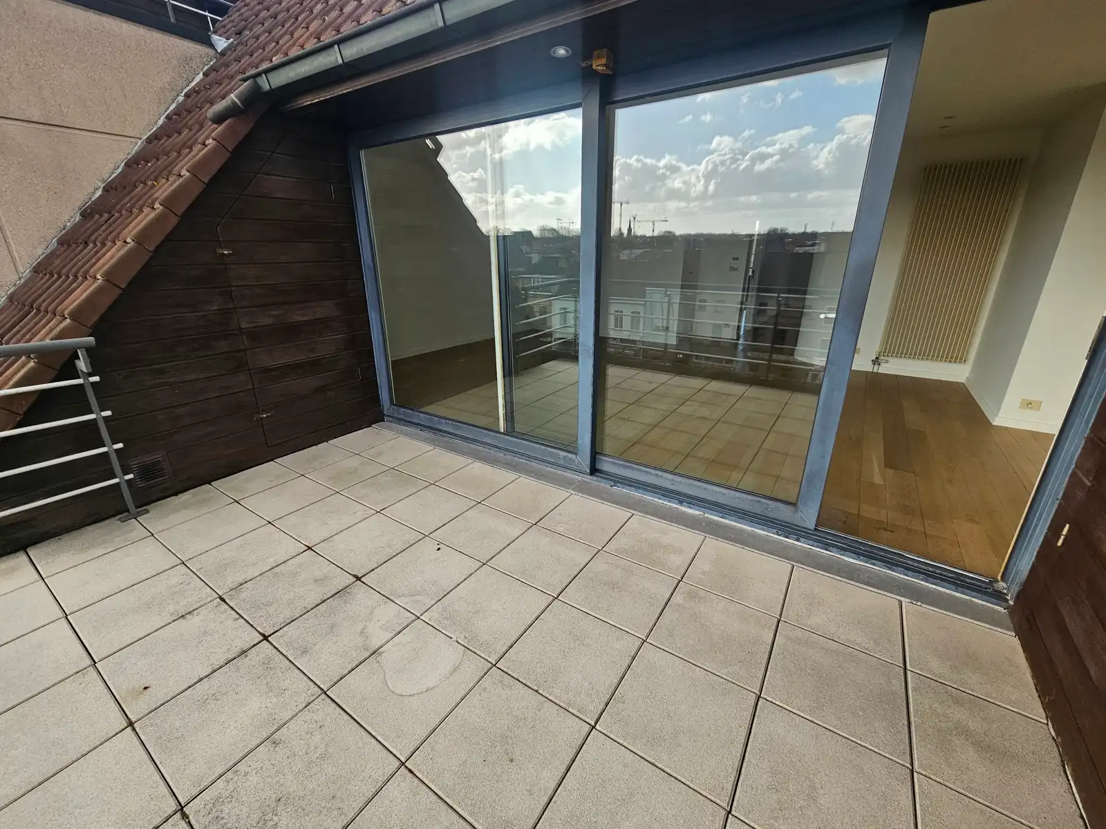 Lichtrijk duplex appartement met 2 slaapkamers en dubbele garage! foto 10