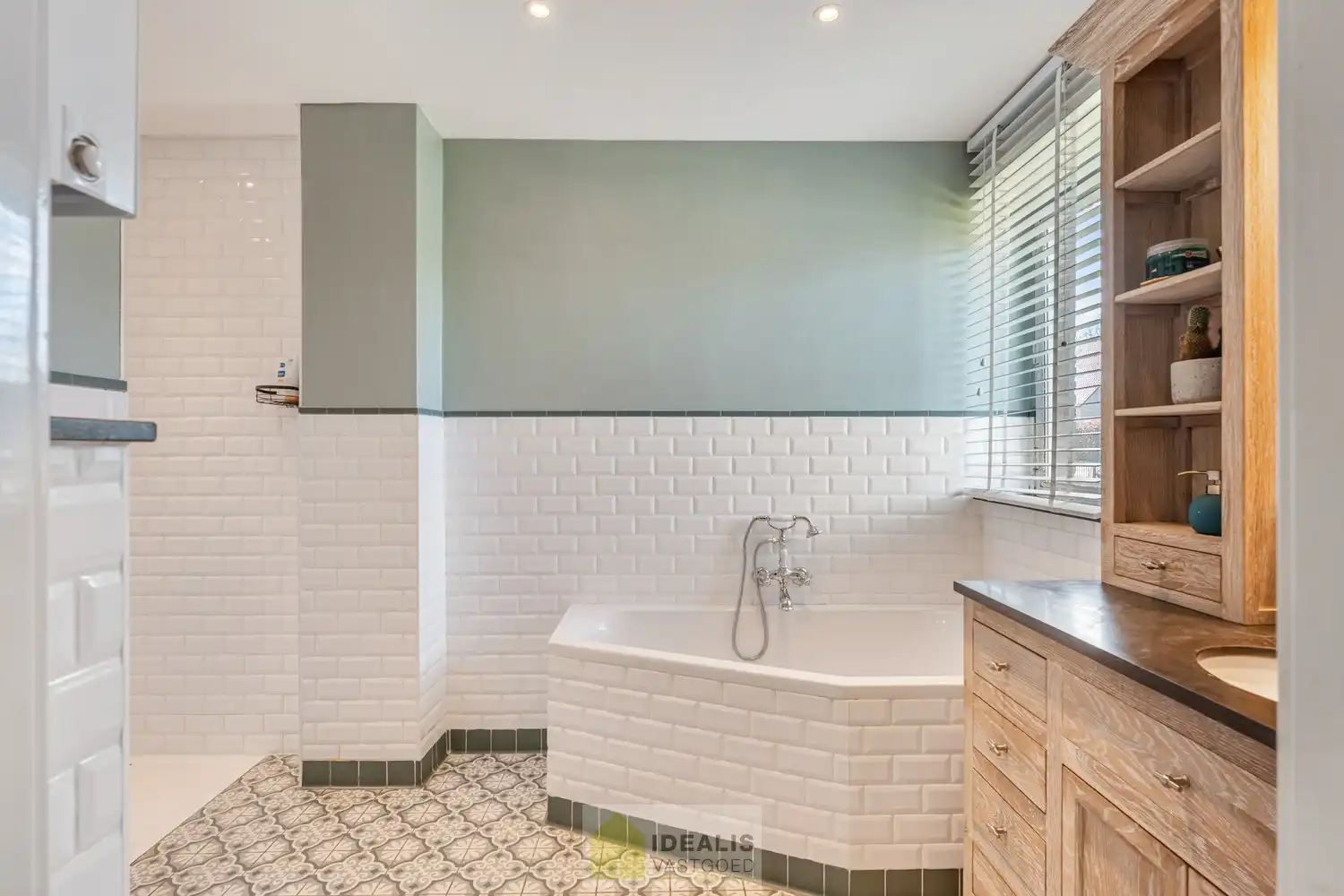 IDEALIS VASTGOED – Goed onderhouden en aangename gelijkvloerse woning met 2 slaapkamers op een prachtig, ruim en uiterst breed perceel foto 23