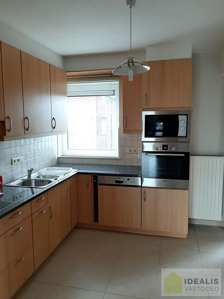 Ruim instapklaar appartement met 2 slaapkamers in hartje Neerpelt foto 6