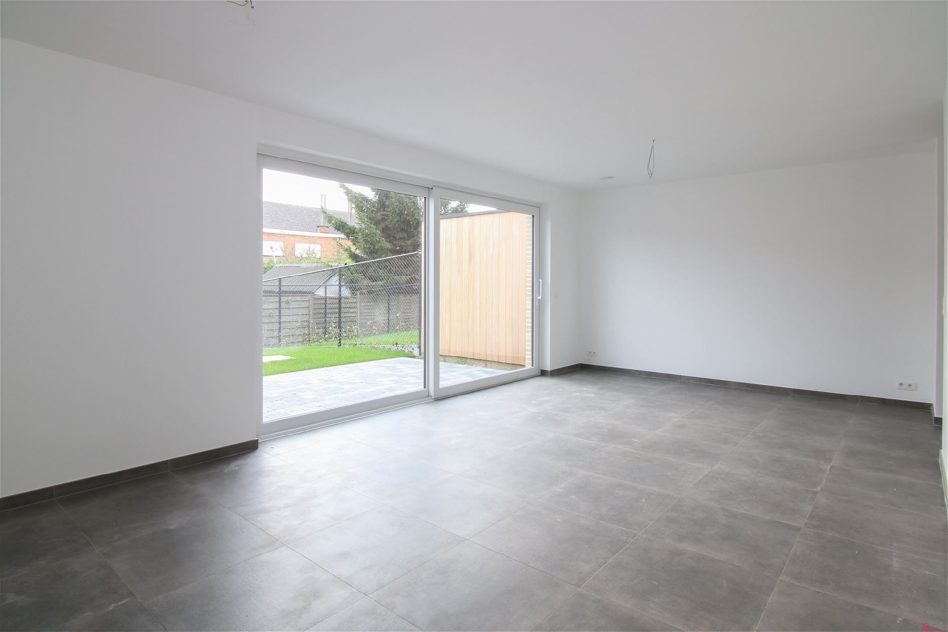 Recente woning te huur in een rustige verkaveling nabij centrum wevelgem foto 2