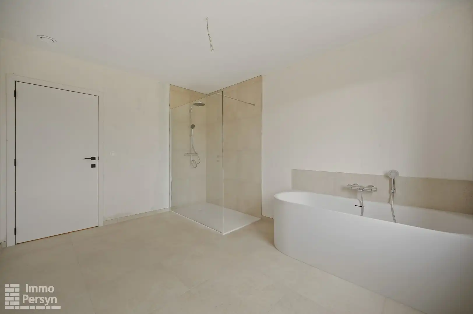 Moderne, energiezuinige gesloten nieuwbouwwoning foto 9
