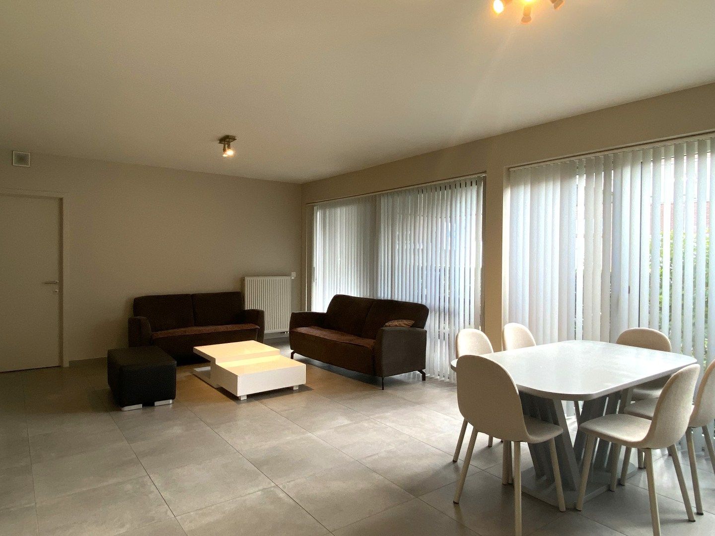 GELIJKVLOERS APPARTEMENT MET TERRAS EN GARAGE foto 4