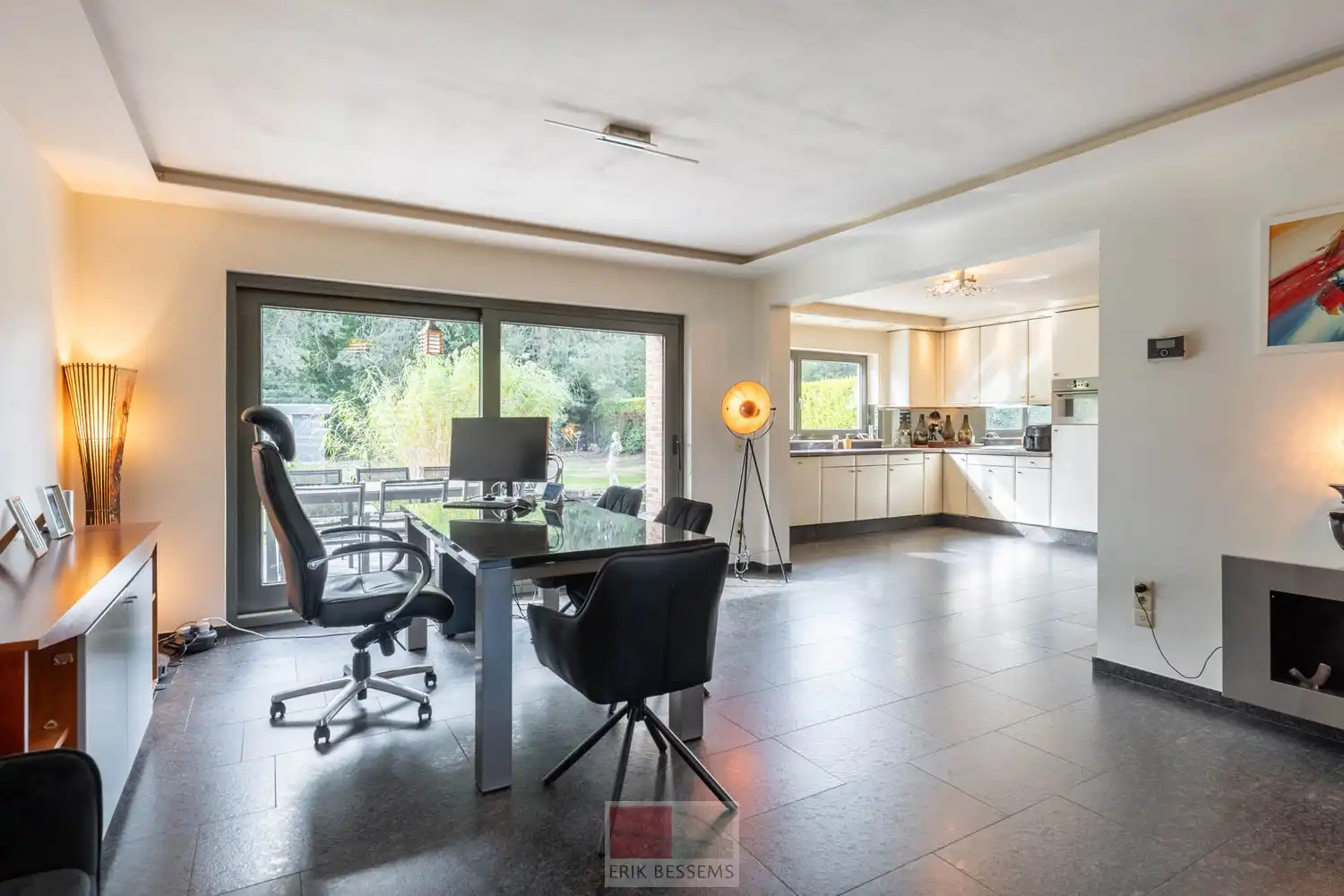Vrijstaande woning gelegen op een royaal perceel van maar liefst 990 m² en beschikt over een bewoonbare oppervlakte van circa 221 m² foto 11