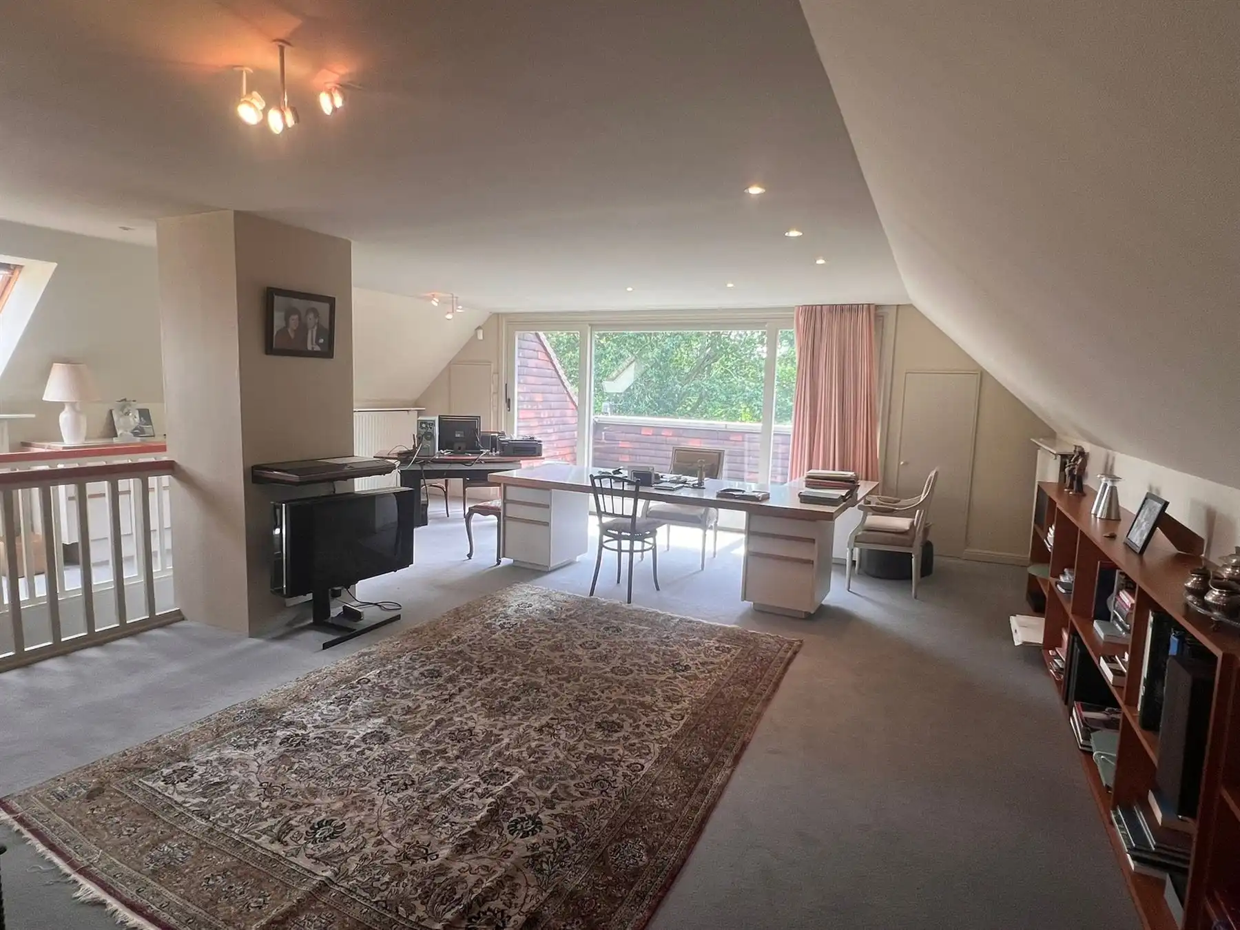 Karaktervolle villa met bijgebouwen foto 4