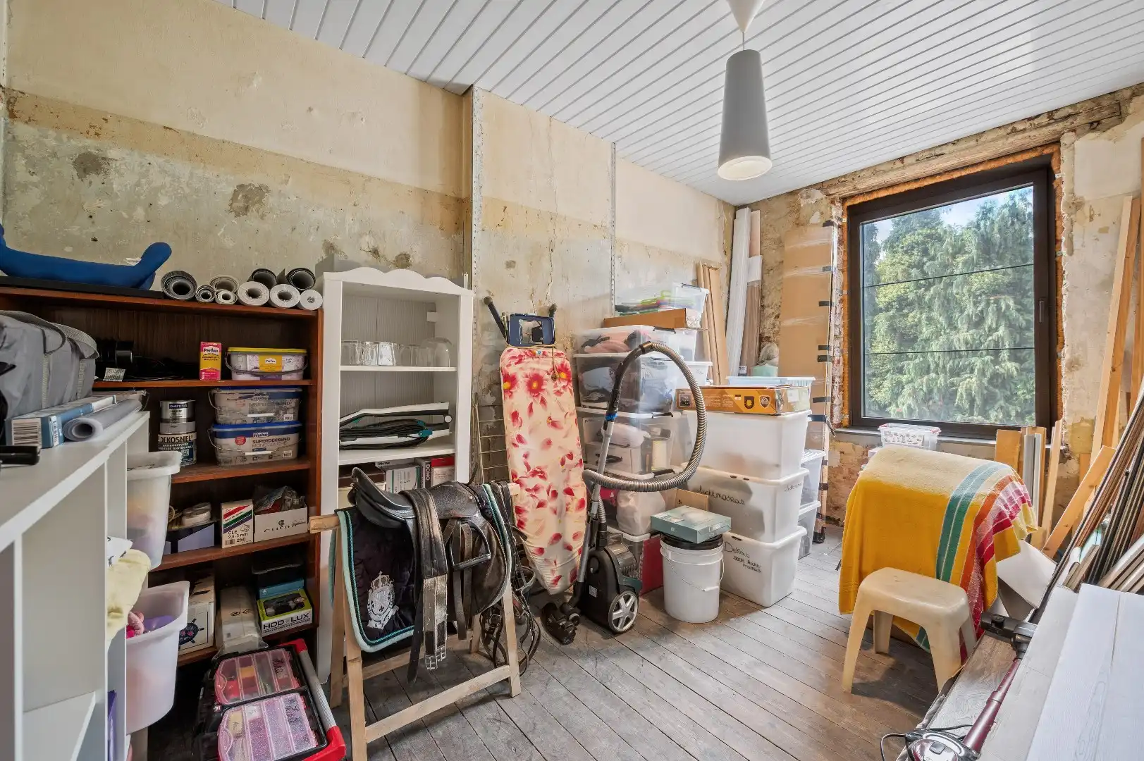 Af te werken rijwoning op de Tiense stadsrand foto 14