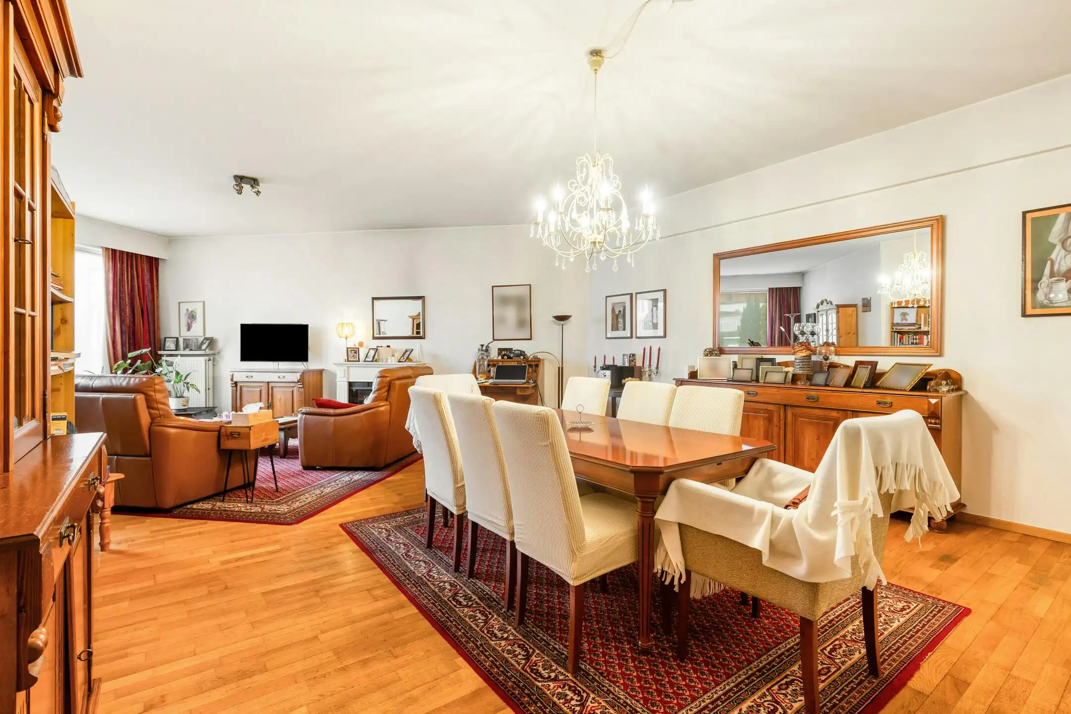 Lichtrijk 2 slaapkamer gelijkvloers appartement te koop foto 2