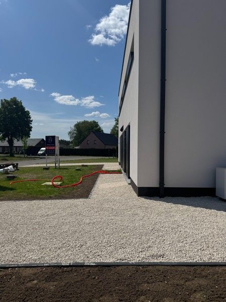 Halfopen nieuwbouw met tuin en terras. foto 13