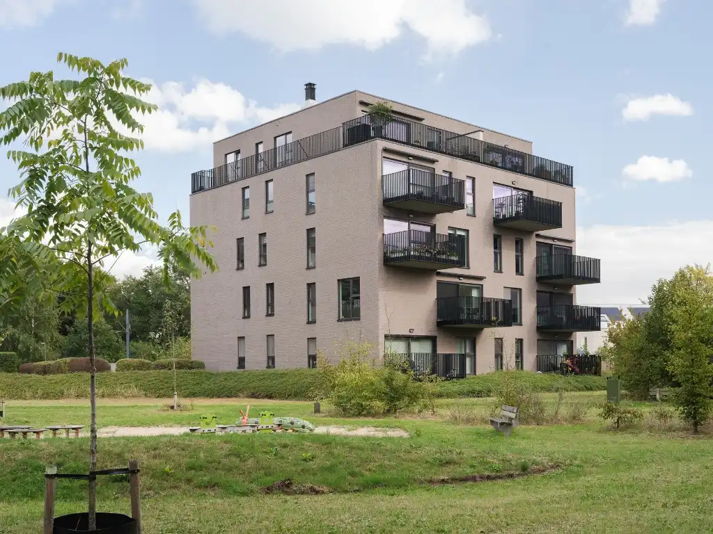 Lichtrijke penthouse met twee slaapkamers, ruime terrassen en indrukwekkende vergezichten foto {{pictureIndex}}