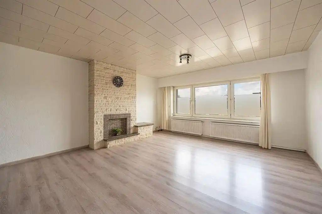 Ruim en lichtrijk appartement met 2 slaapkamers foto 2