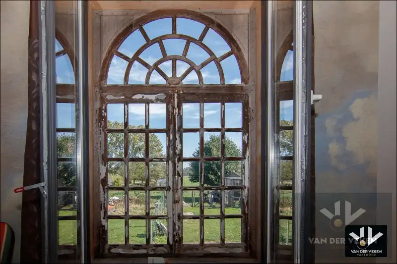 Volledig gerenoveerde, instapklare hoeve met authentieke elementen en sfeer in het hart van Haspengouw - een charmante woning én een ideale locatie om uw evenementenlocatie, B&B, kantoor, ... te vestigen! foto 21