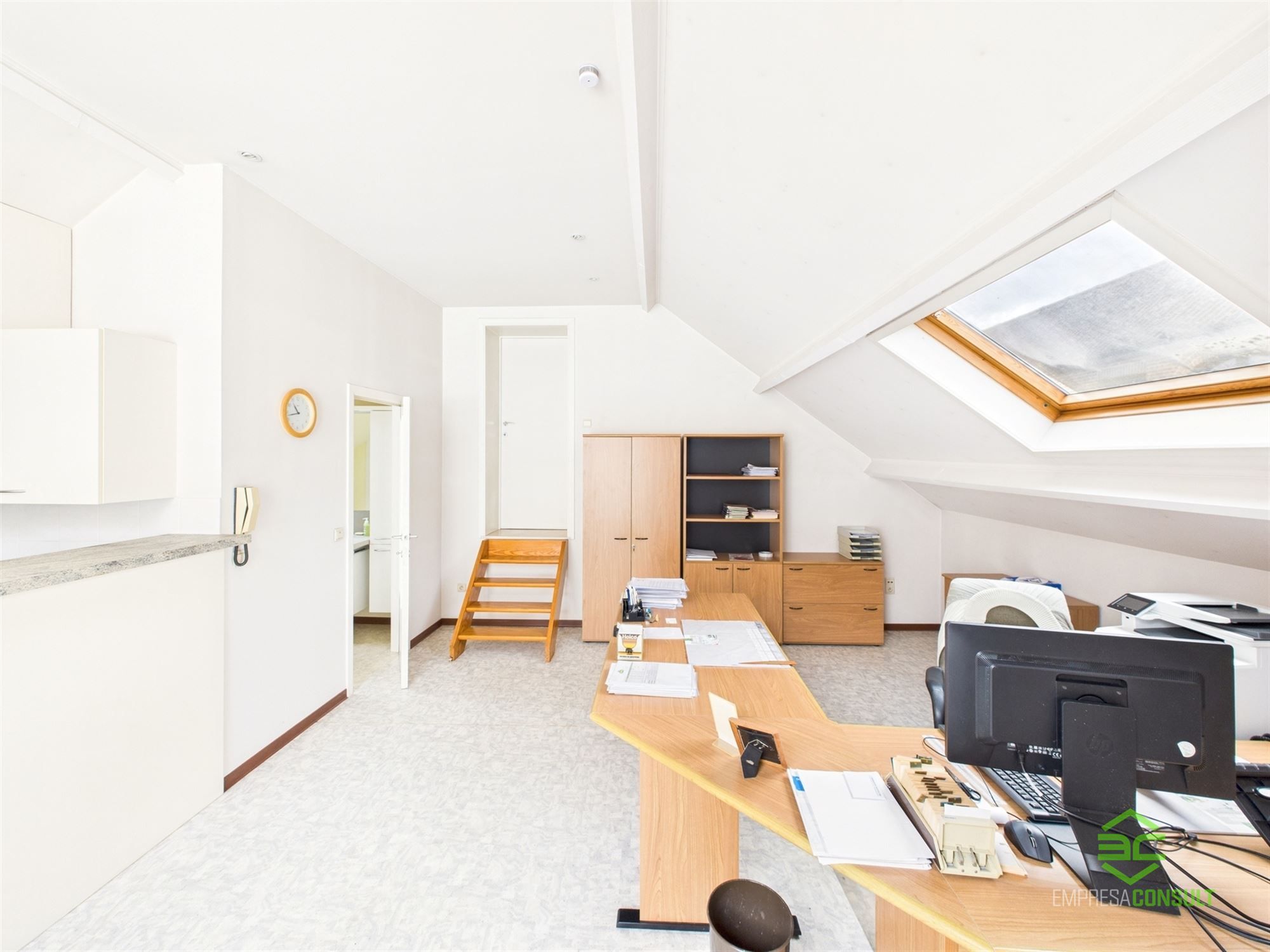 Ruime burgerwoning met groot achtergelegen magazijn! foto 27