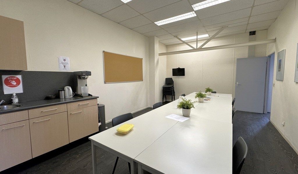 Magazijn met kantoor te huur nabij N120 in Wijnegem foto 8